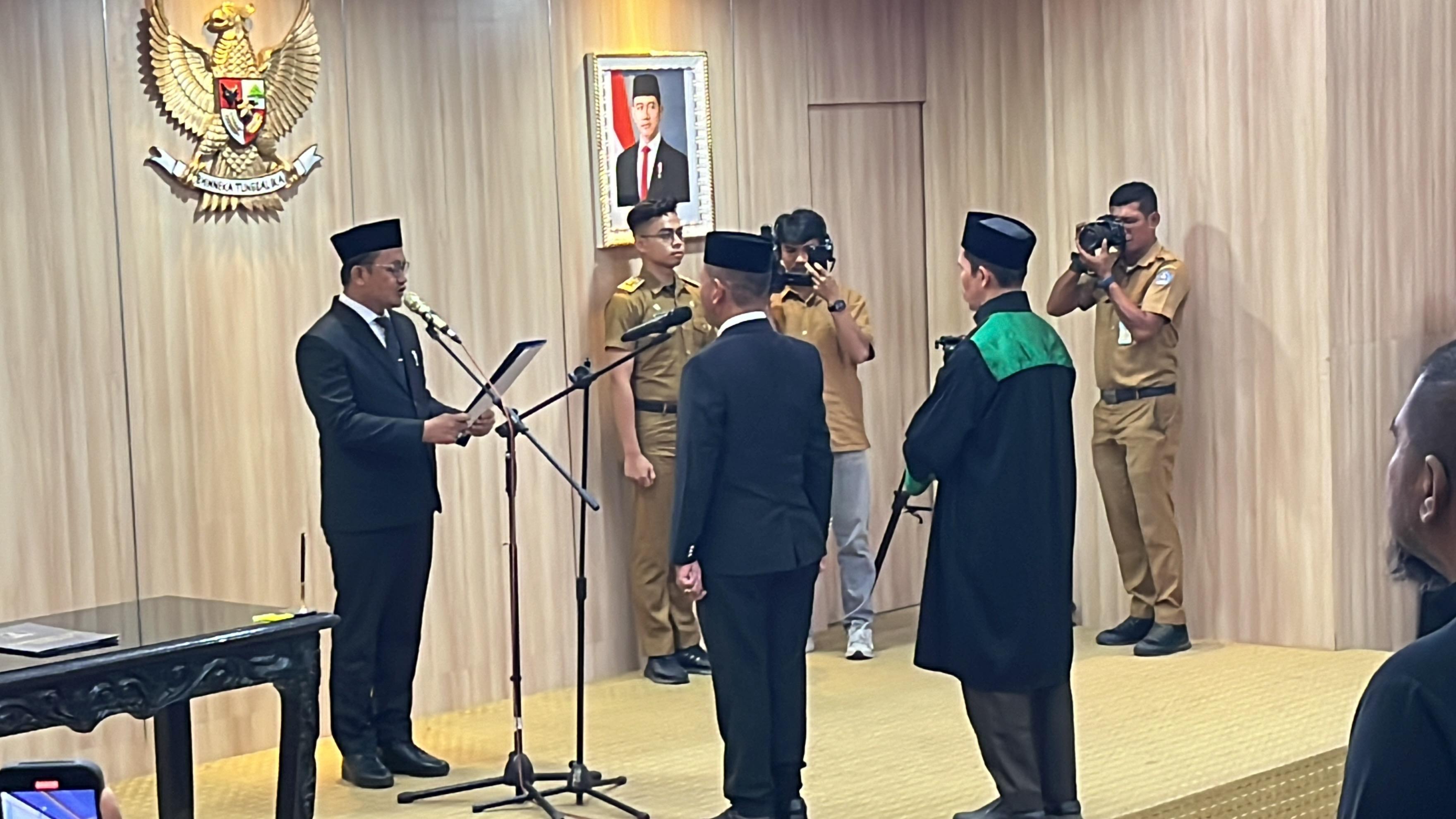Amir-Hasan-Resmi-Dilantik-jadi-Pj-Sekda-Kendari-Sultra-Fokus-Siapkan-Pelantikan-Wali-Kota-Terpilih.jpg
