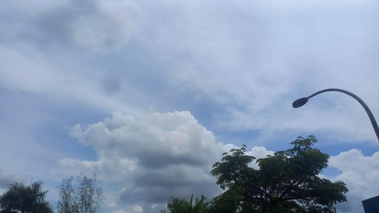 Cuaca-di-Kota-Kendari-Provinsi-Sulawesi-Tenggara-Sultra-Sabtu-2382025-terpantau-berawan.jpg
