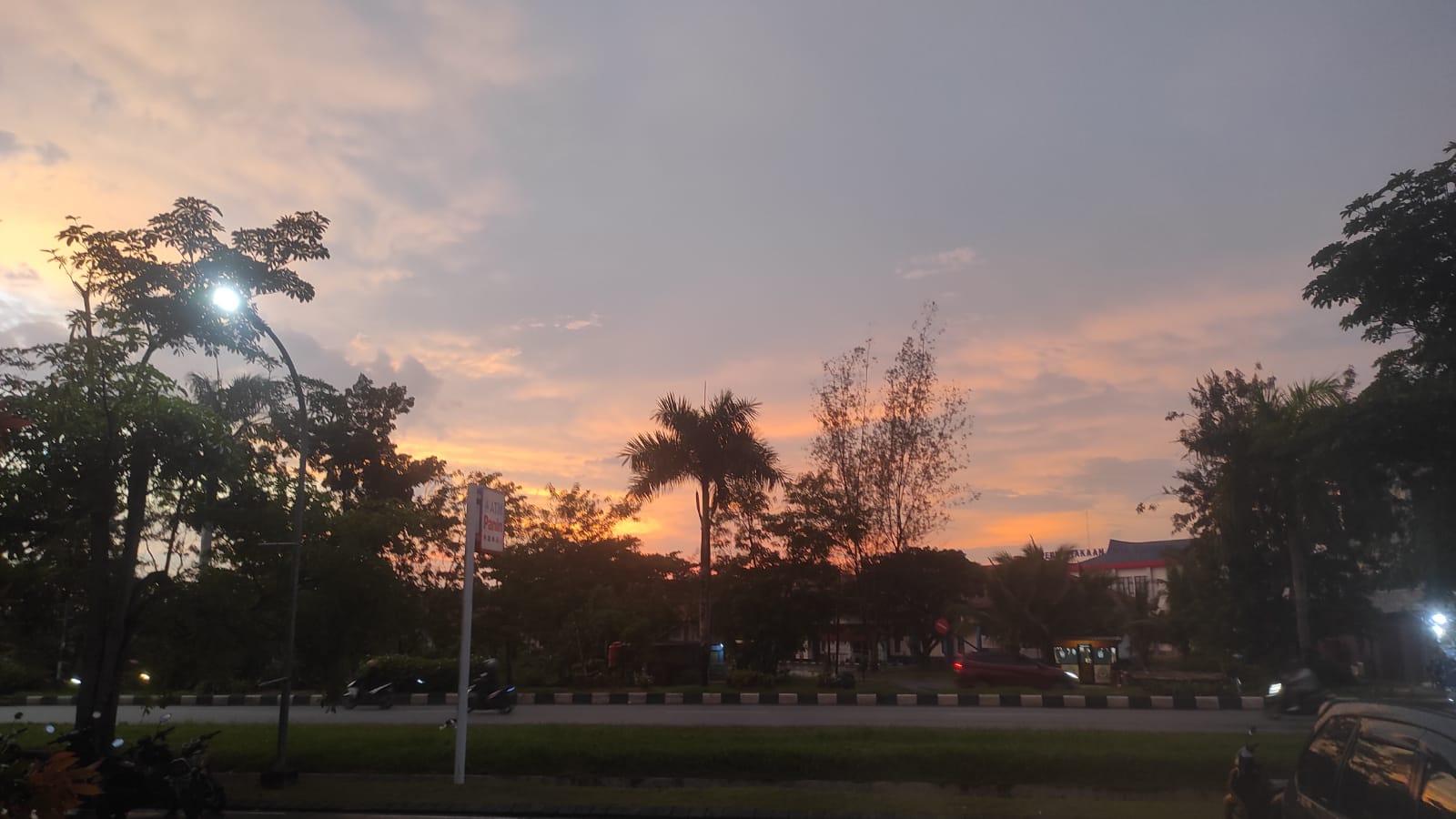 Cuaca-senja-di-Kota-Kendari-Sulawesi-Tenggara-Jumat-1332026.jpg