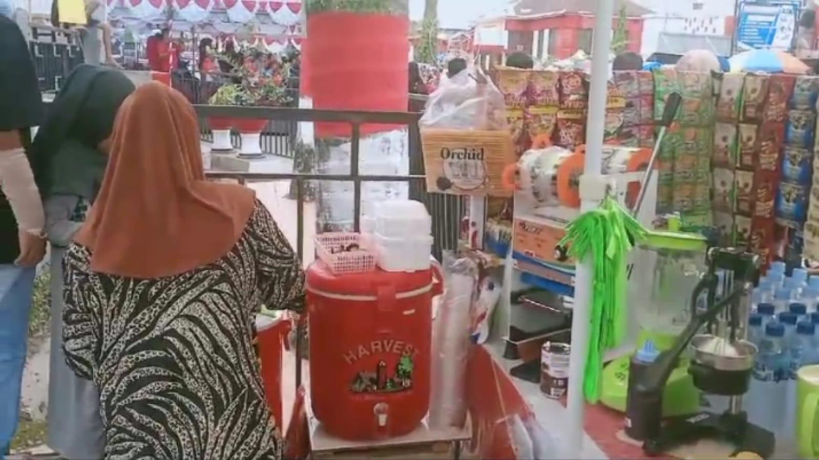 Curhat Pedagang Kaki Lima di Kolaka, Pendapatan Berkurang Dari Tahun Lalu di Gerak Jalan Indah 17an