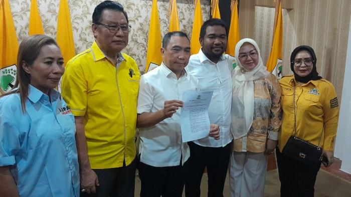DPD Golkar Sultra Resmi Serahkan B1-KWK ke Aksan Jaya Putra-Andi Sulolipu Maju Pilkada Kendari 2024
