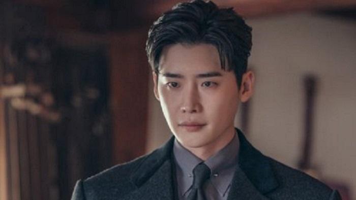 Daftar-Drama-dan-Film-Korea-Dibintangi-Lee-Jong-Suk-While-You-Were-Sleeping-Big-Mouth-Decibel.jpg