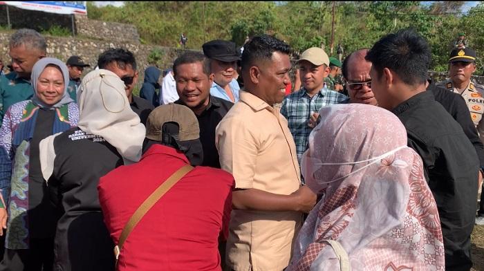 Demo di Kantor DPRD Baubau Berakhir Damai, Anggota Dewan dan Pengunjuk Rasa Saling Berjabat Tangan