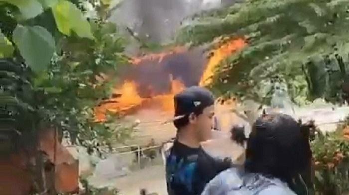 Detik-detik Kebakaran Rumah Kayu di Lambandia Kolaka Timur Sulawesi Tenggara Gegara Obat Nyamuk