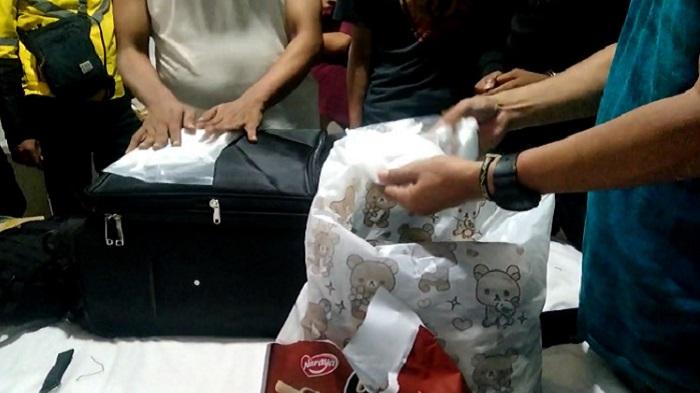 Detik-detik-Polisi-Tangkap-2-Pengedar-Sabu-Satu-Kilogram-di-Depan-Hotel-Kendari-Sulawesi-Tenggara.jpg