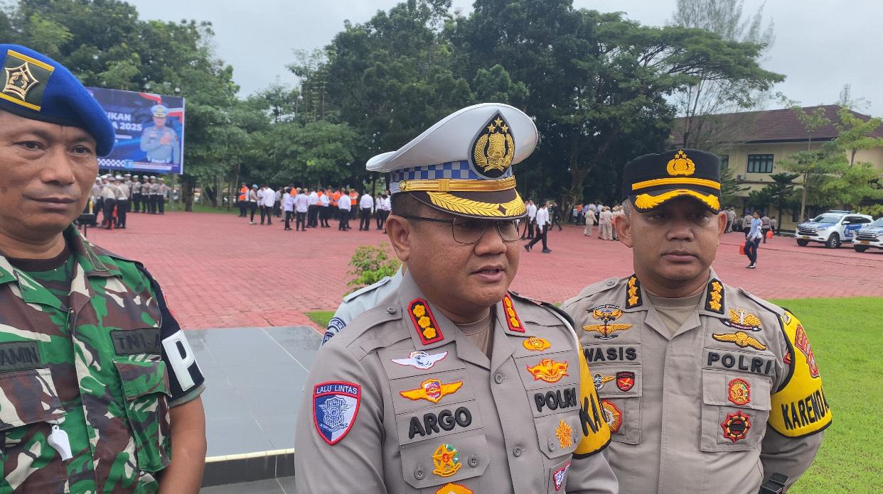 Dirlantas-Polda-Sultra-Kombes-Pol-Dr-Argowiyono-usai-Apel-Gelar-Pasukan-Operasi-Patuh-Anoa-2025.jpg