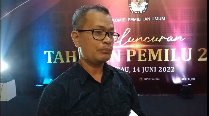Edi-Sabara-Ketua-Komisi-Pemilihan-Umum-Baubau.jpg