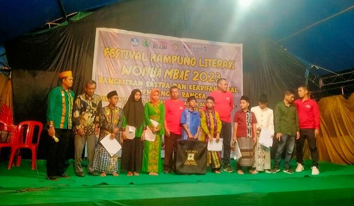 Pelajar SMP di Konawe Sultra Tampilkan Adat Mombesara saat Festival Kampung Literasi Wonua Mbae