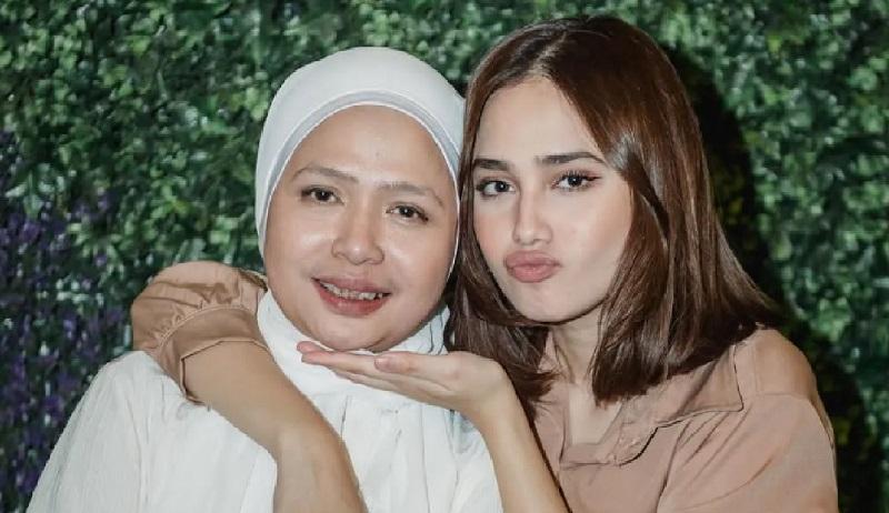 Foto-arsip-kebersamaan-Syifa-Hadju-dan-sang-ibu-Shendy-Hadju.jpg