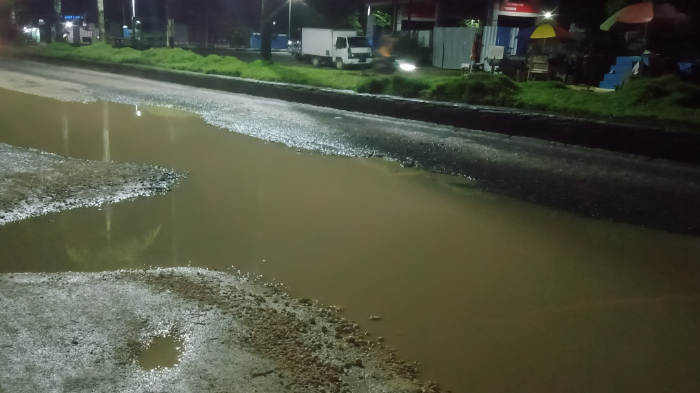 Hujan Seharian, Sejumlah Jalan Protokol di Kota Kendari Tergenang Air Misalnya di Kawasan Anduonohu
