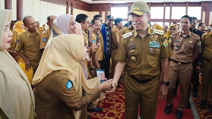 Gubernur ASR Dorong Pemerataan Fasilitas Pendidikan se-Sulawesi Tenggara Lewat Program Penggaris