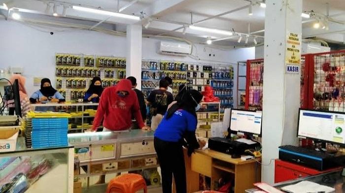 Harga-Pernak-Pernik-HUT-RI-ke-77-Dibanderol-Lebih-Murah-di-Roxy-Kendari-Sultra-Gelar-Promo-Merdeka.jpg