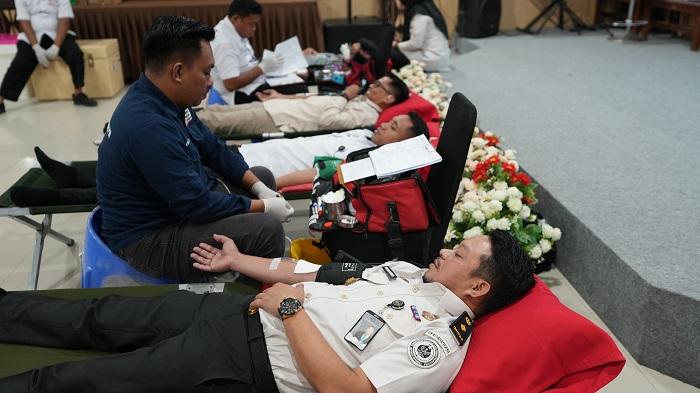 Hari-Bhakti-Imigrasi-ke-76-Imigrasi-Kendari-Wujudkan-Pengabdian-Lewat-Donor-Darah.jpg