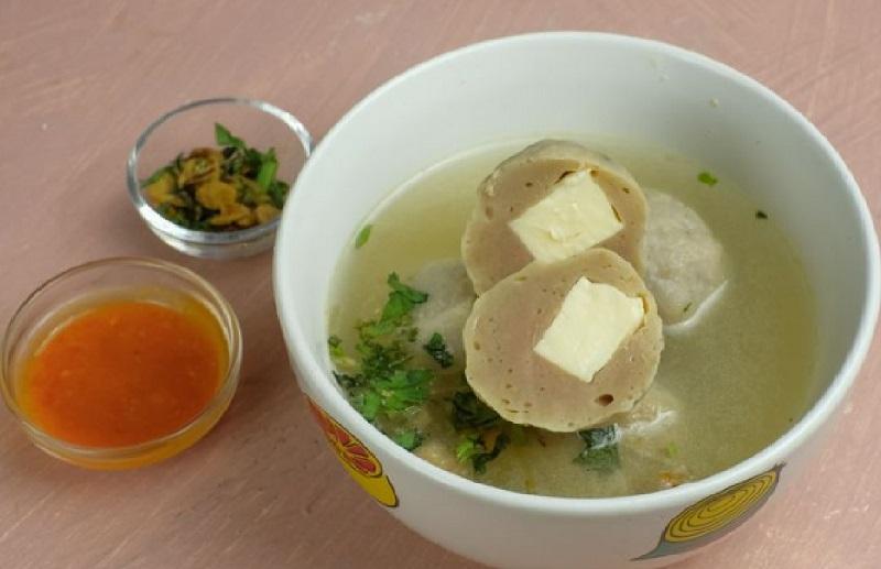 ILUSTRASI-Foto-bakso-daging-isi-keju-cheddar-lengkah-dengan-kuah-kaldu.jpg