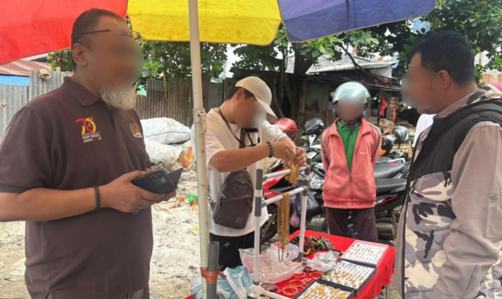 Imigrasi Kendari Amankan Dua WNA Tiongkok Jual Beli Batu Giok di Pasar Korem, Segera Dideportasi
