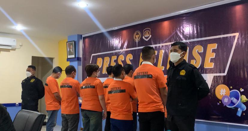 Imigrasi-deportasi-31-WNA-Vietnam-dari-Baubau-Sulawesi-Tenggara.jpg