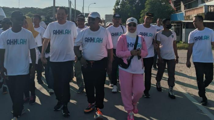 Jalan-Sehat-Bersama-BUMN-di-Bombana-Sulawesi-Tenggara-Pj-Bupati-Bombana-Burhanuddin.jpg