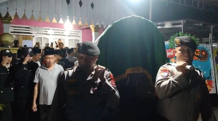 Tangis Keluarga dan Rekan Polisi Saat Pemakaman Aipda Fajar Iwu di Buton, Gugur Ditikam Dalam Tugas