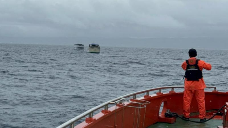 KM-Armawati-mati-mesin-di-perairan-Buton-Tengah-ditarik-ke-Baubau-Sulawesi-Tenggara.jpg