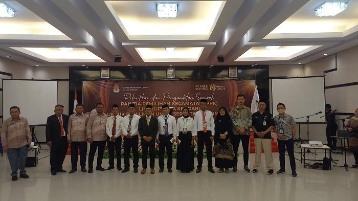 Jelang Pemilu 2024 KPU Kendari Lantik Panitia Pemilihan Kecamatan, Ingatkan Batasan Sebagai Anggota