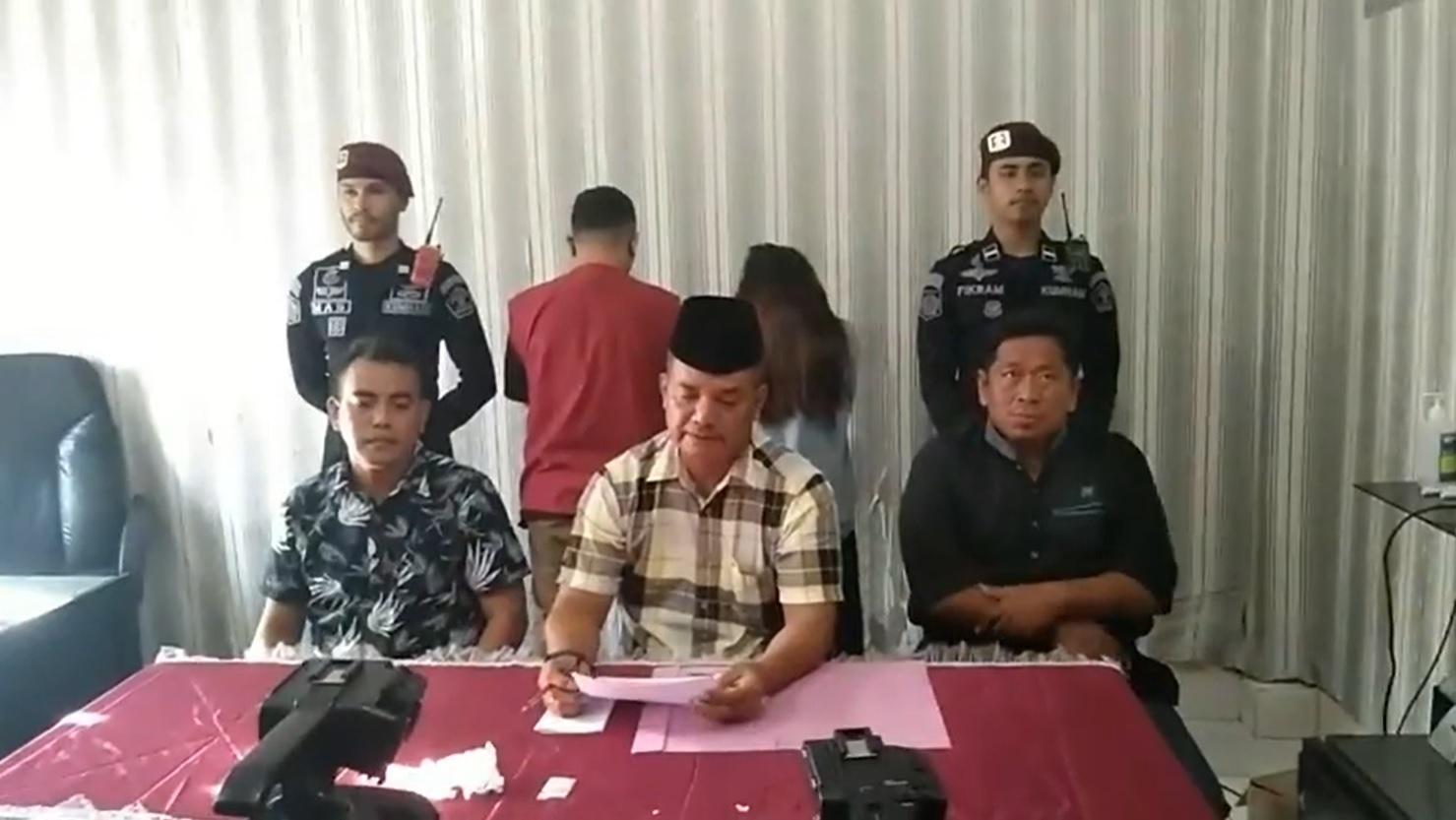 Kalapas-Kendari-Tapianus-Antonio-Barus-ungkap-penyelundupan-narkoba-jenis-sabu.jpg