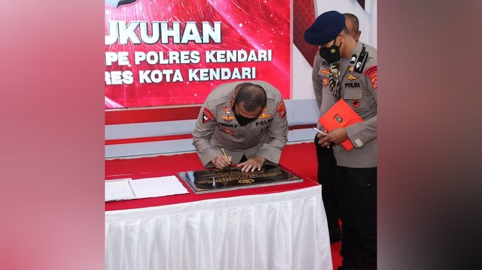 Kantor-Polres-Kendari-Resmi-Naik-Tipe-Jadi-Polresta-Dikukuhkan-Kapolda-Sultra-Disaksikan-Wali-Kota.jpg