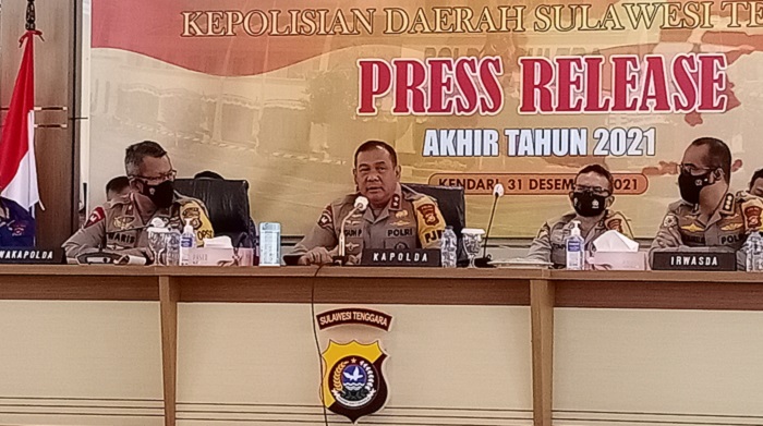 Kapolda-Sultra-Irjen-Pol-Teguh-Pristiwanto-Rilis-Akhir-Tahun-2021.jpg