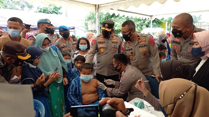 Kapolda-Sultra-Tinjau-Launching-Perdana-Vaksin-Anak-Usia-6-11-Tahun-di-SD-Negeri-2-Kendari.jpg