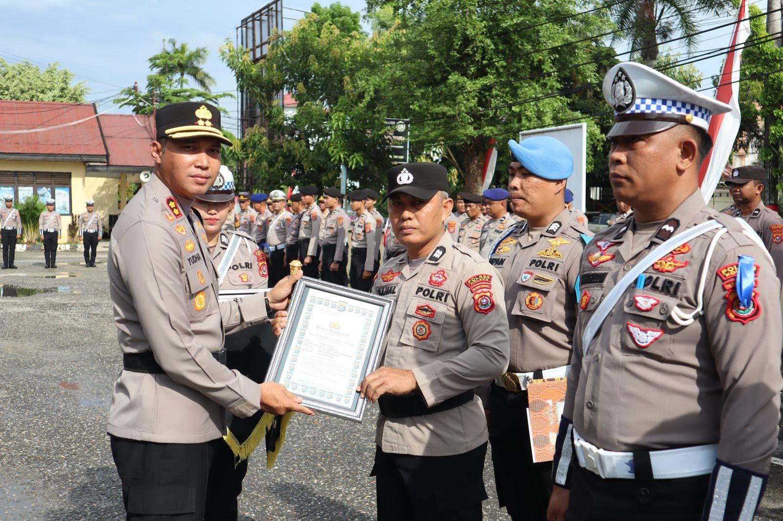 4 Personel Lingkup Polres Kolaka Sulawesi Tenggara Dapat Penghargaan di Hari Kesadaran Nasional 2025