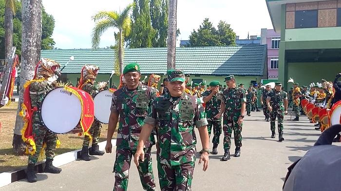 Kasad-Dudung-dan-5-Perwira-Tinggi-TNI-Sambangi-Makorem-143-HO-Kendari-Beri-Arahan-Soal-Pemilu-2024.jpg