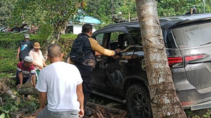 Kecelakaan Tunggal Fortuner Hitam di Taipa Konawe Utara Akibat Hilang Kendali, Tak Ada Korban Jiwa