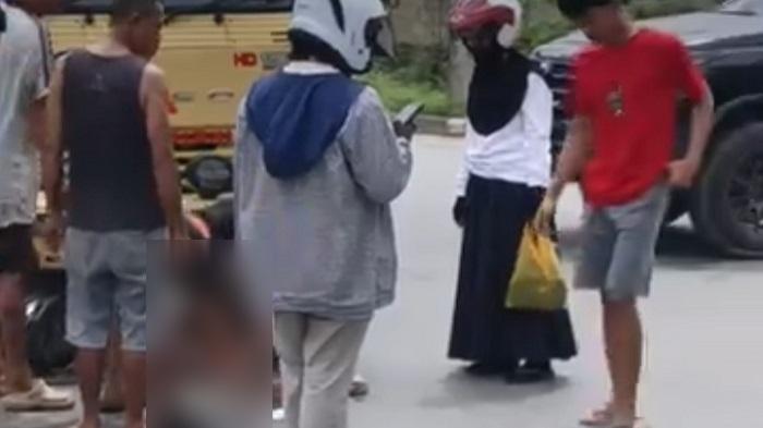 Kecelakaan di Jalan Made Sabara Kendari Sulawesi Tenggara, Pemotor Pingsan Usai Masuk Kolong Truk