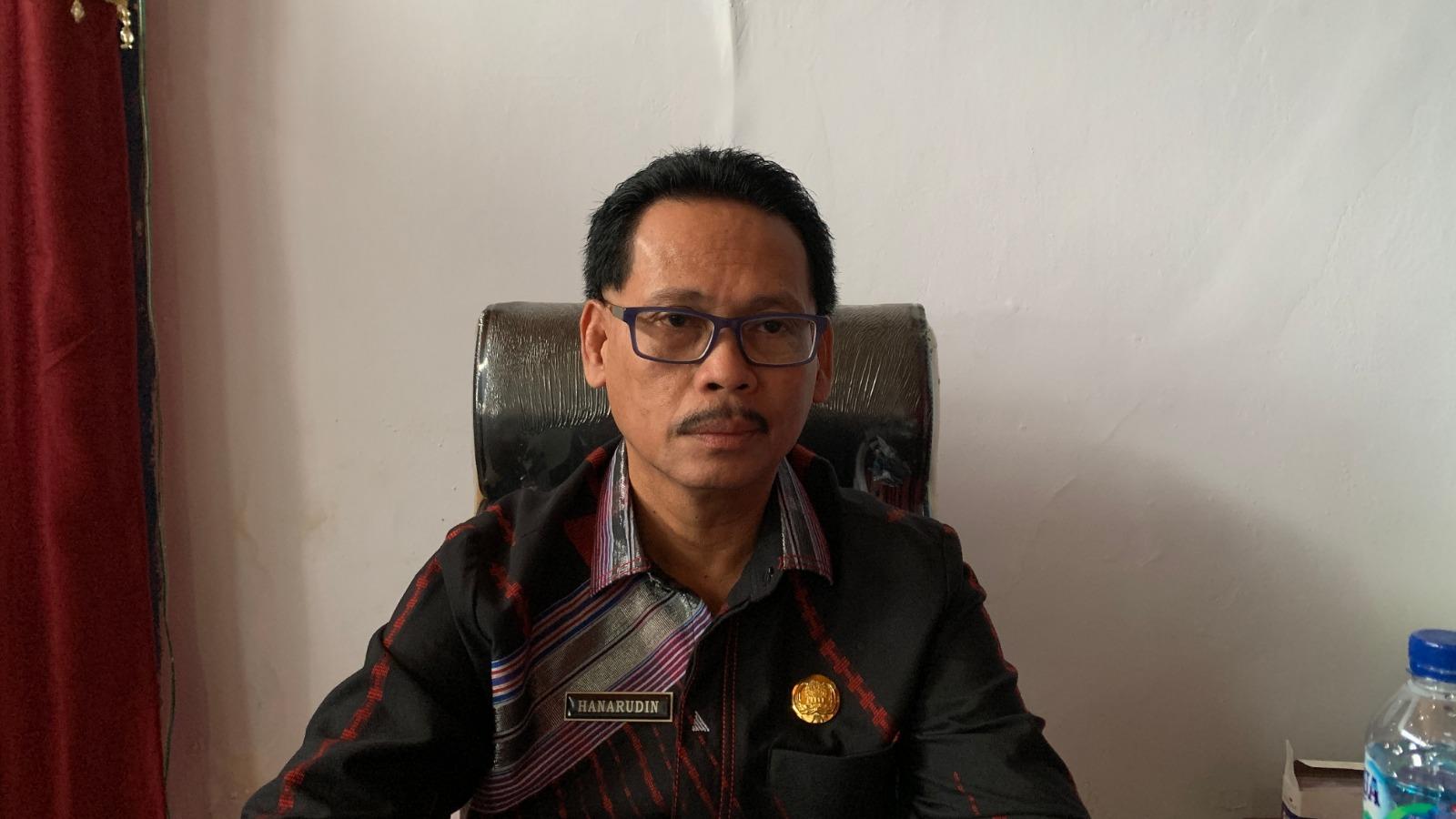 Kepala-Dinas-Sosial-Kota-Baubau-Hanarudin-saat-diwawancarai-awak-TribunnewsSultracom.jpg