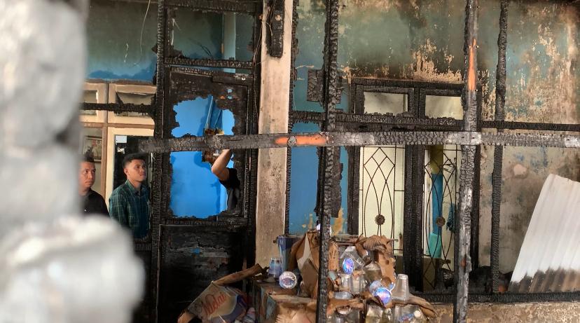 Plafon hingga Perabot Ruang Depan Rumah Terbakar Imbas Kebakaran Kios Kelontong di Wameo Baubau