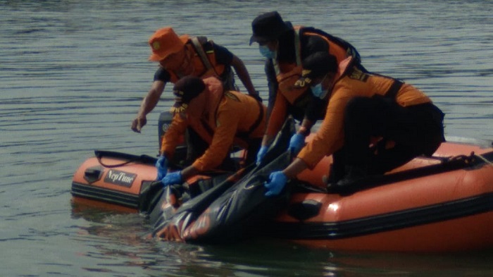 Korban-Kapal-Tenggelam-yang-Hilang-di-Perairan-Kessilampe-Teluk-Kendari-Ditemukan-Meninggal-Dunia.jpg