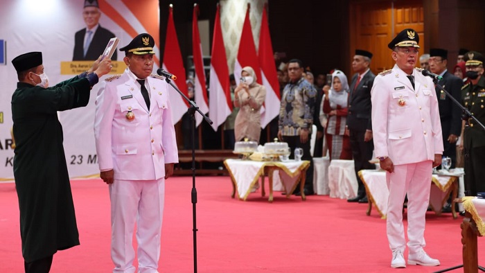 La-Ode-Ahmad-Monianse-Resmi-Jabat-Wali-Kota-Baubau-Muhammad-Yusup-Jadi-Pj-Bupati-Buton-Tengah.jpg