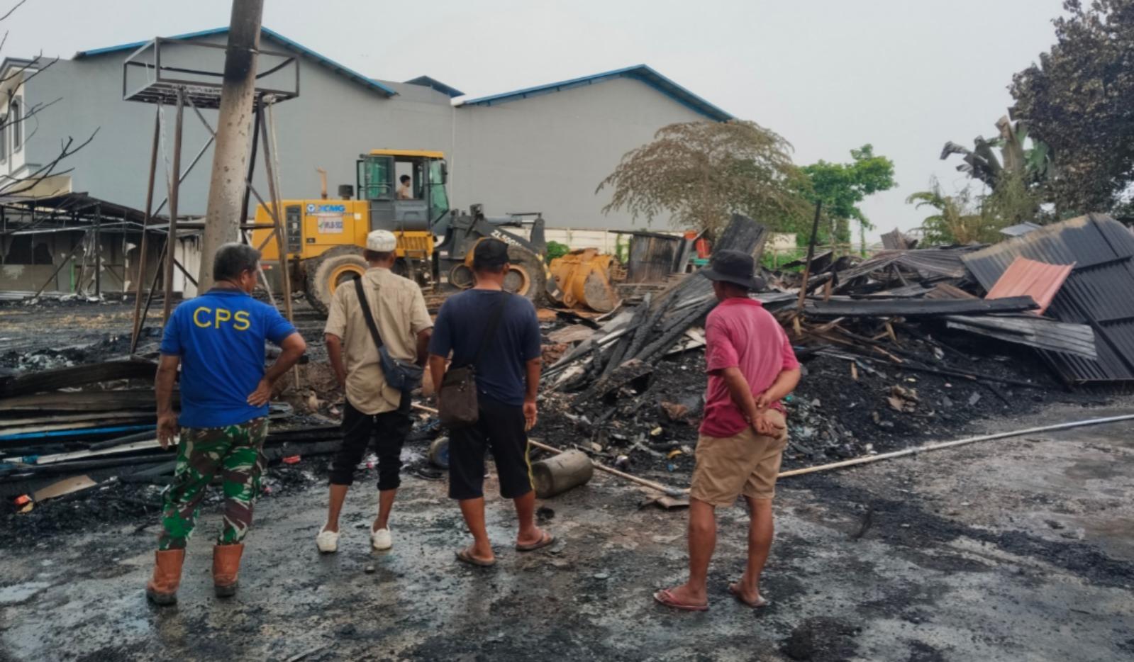 Listrik-Padam-dan-Puing-Berserakan-Kondisi-Terkini-Lokasi-Kebakaran-Pasar-Panjang-Kendari.jpg