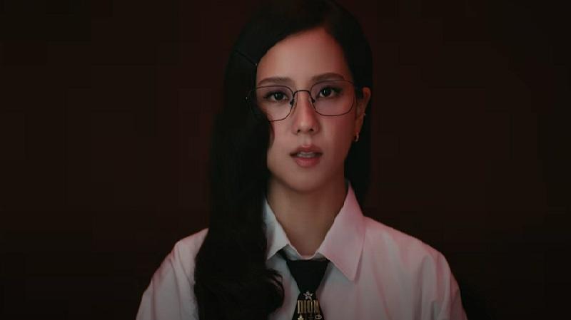 MV-earthquake-yang-dinyanyikan-JISOO.jpg