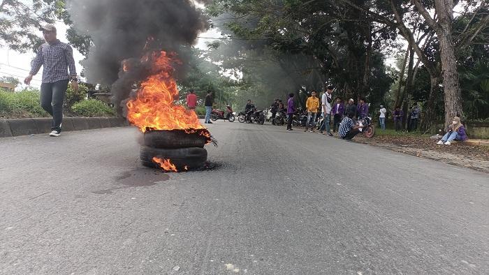 Mahasiswa-Unilaki-Konawe-Gelar-Unjuk-Rasa-Tolak-Kenaikan-Harga-BBM-Desak-Perbaikan-Infrastruktur.jpg