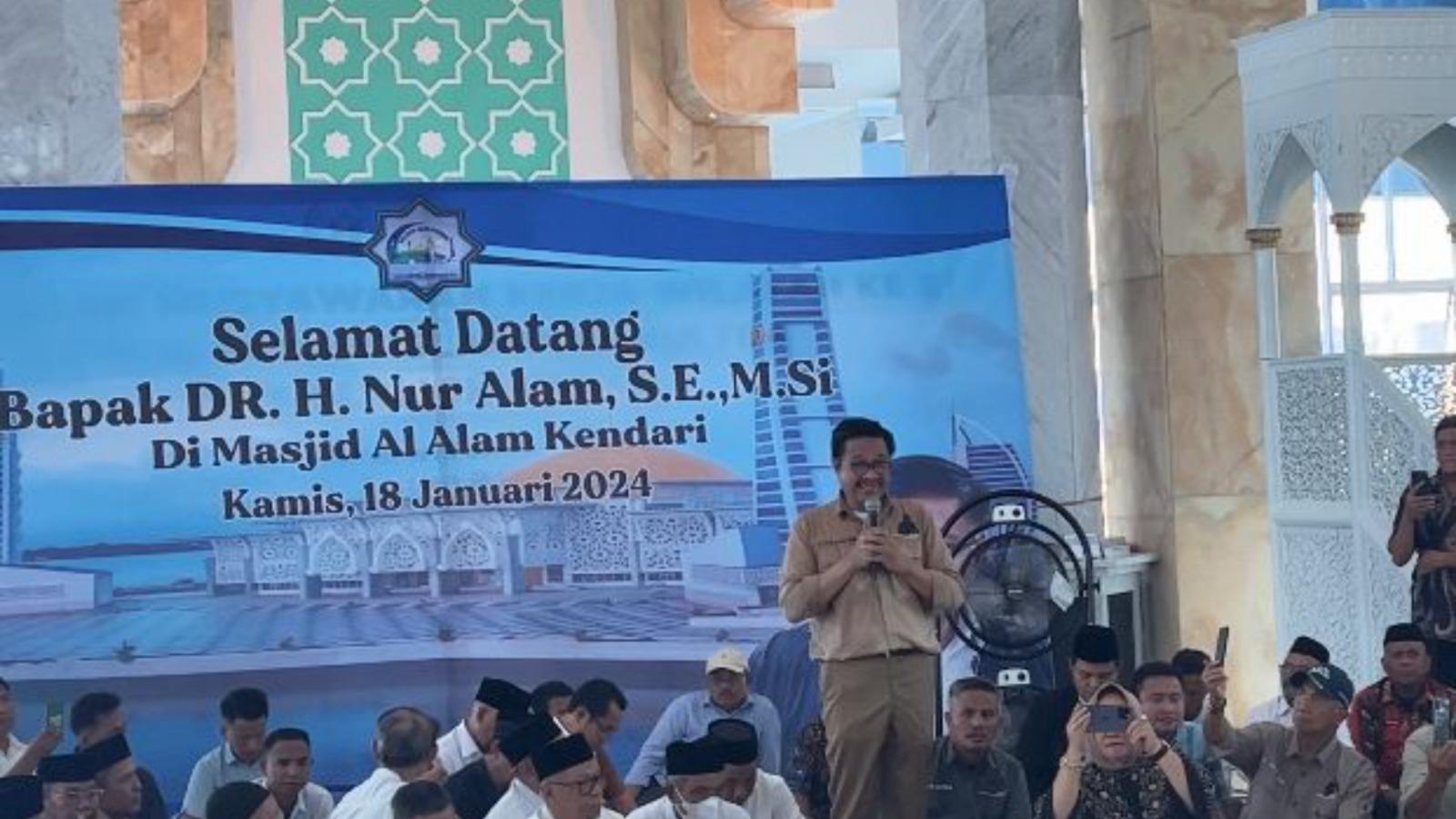 Mantan-Gubernur-Sultra-Nur-Alam-berkunjung-di-Masjid-Al-Alam-Kendari-usai-bebas-bersyarat.jpg