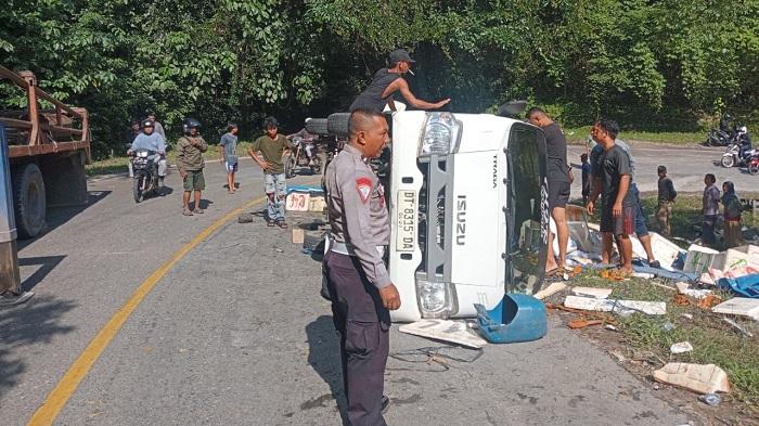 Mobil-Pikap-Bermuatan-Ikan-Terbalik-di-Konawe-Sulawesi-Tenggara-Polisi-Sebut-Tidak-Ada-Korban-Jiwa.jpg