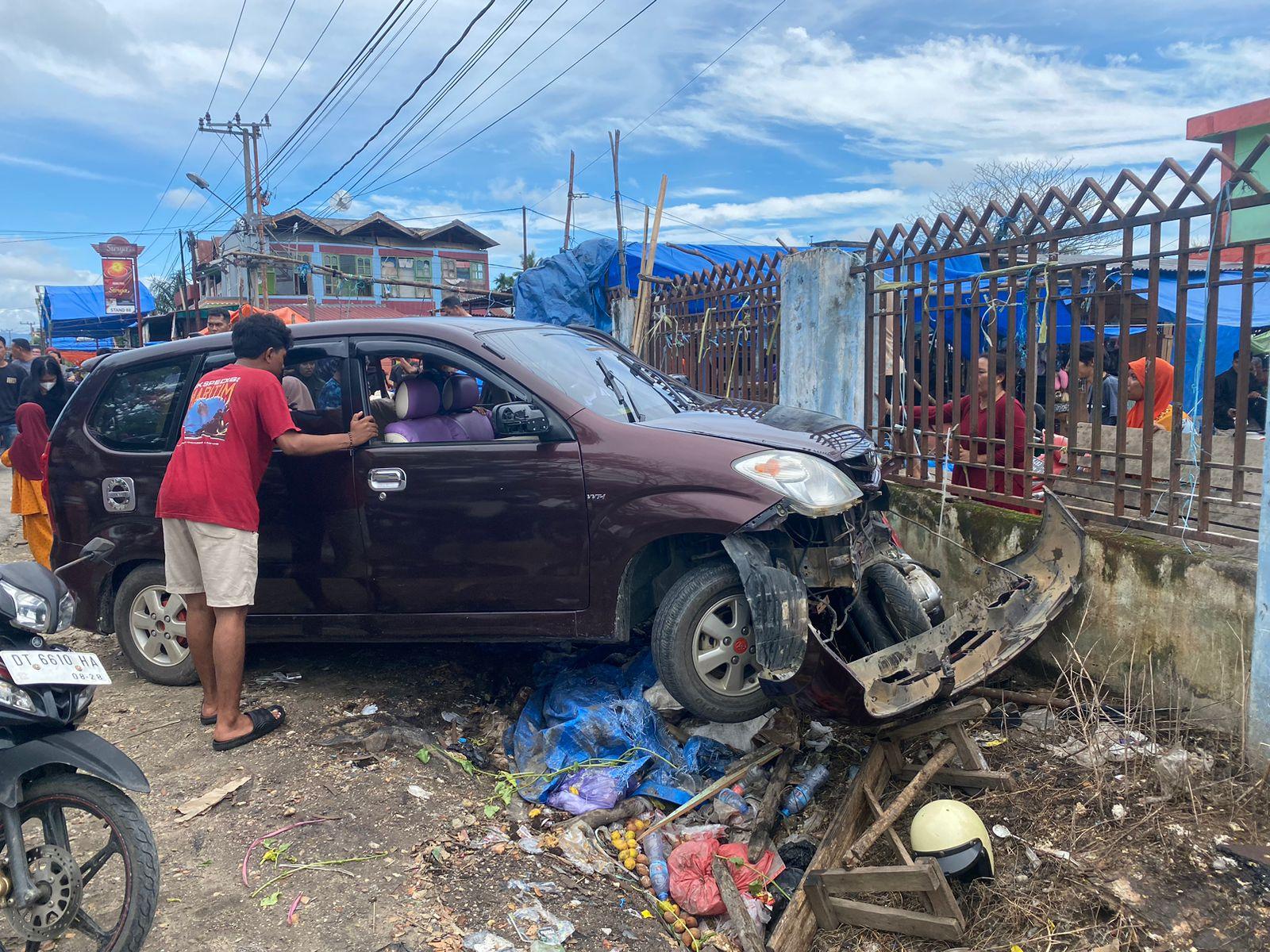 Mobil-alami-kecelakaan-beruntun-di-Konawe-Sulawesi-Tenggara.jpg