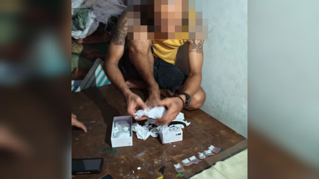 Oknum PNS di Lasusua Kolaka Utara Ditangkap Nyabu, Polisi Sita 90 Gram Sabu di Plafon Rumah