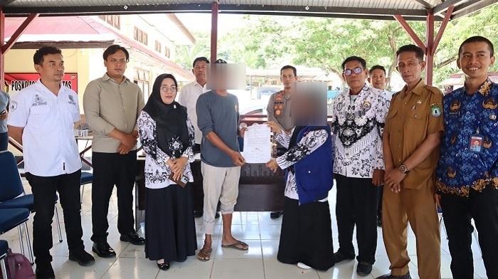 Orangtua-Murid-SD-dan-Guru-Sepakat-Berdamai-Kasus-Dugaan-Penganiayaan-di-Bombana.jpg