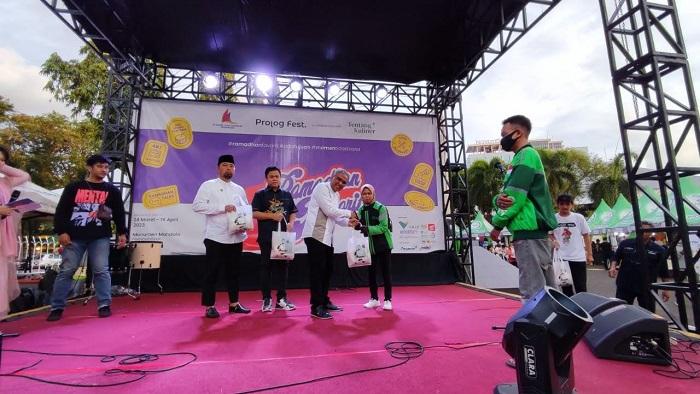 PT Vale Bagikan 1.500 Paket Sembako ke Warga Kurang Mampu di Makassar, Pamerkan Produk UMKM Lutim