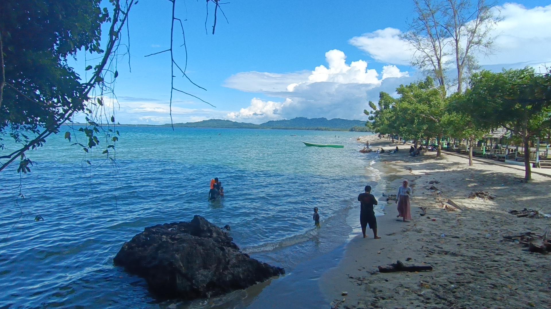 Pantai-Taipa-di-Desa-Wisata-Taipa-Kecamatan-Lembo-Kabupaten-Konawe-Utara-Sulawesi-Tenggara.jpg