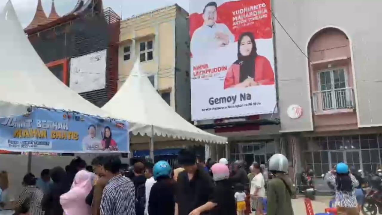 Pasangan-calon-Wali-Kota-Kendari-Yudhianto-Mahardika-dan-Nirna-Lachmuddin-bagikan-nasi-dos-gratis.jpg