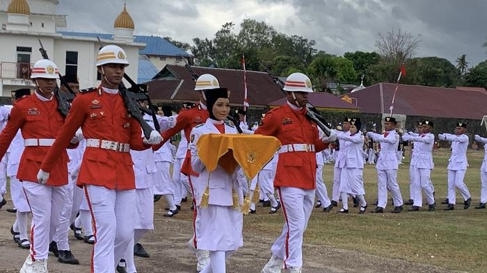 Sempat Jadi Cadangan, Sosok Adelia Pembawa Baki Pengibaran Bendera HUT RI ke-80 di Baubau