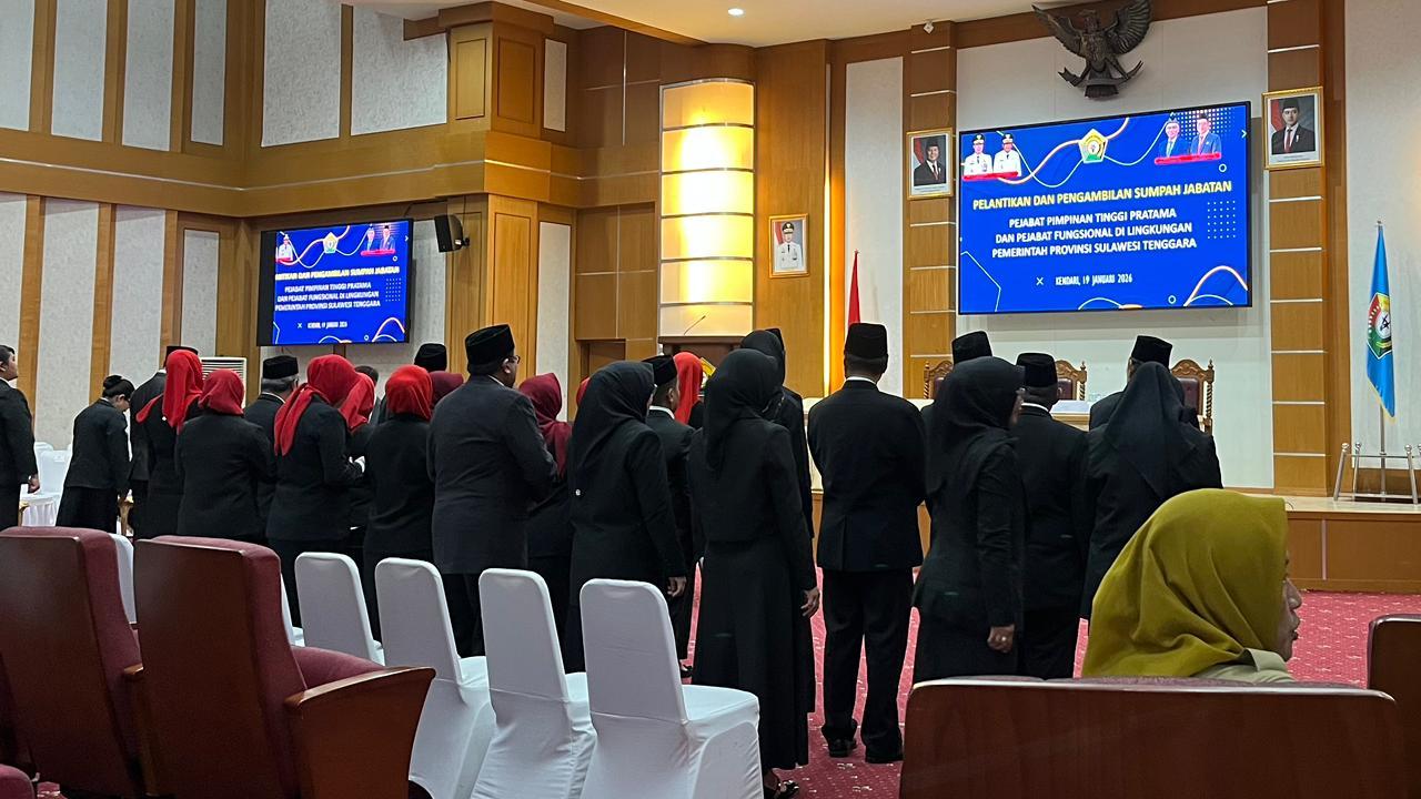 Pelantikan-pejabat-Pemprov-Sulawesi-Tenggara-dilantik-Gubernur-Sultra-Andi-Sumangerukka.jpg