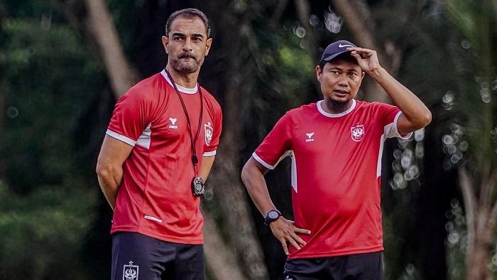 Pelatih-PSIS-Semarang-Gilbert-Agius-dan-asistennya-Muhammad-Ridwan.jpg